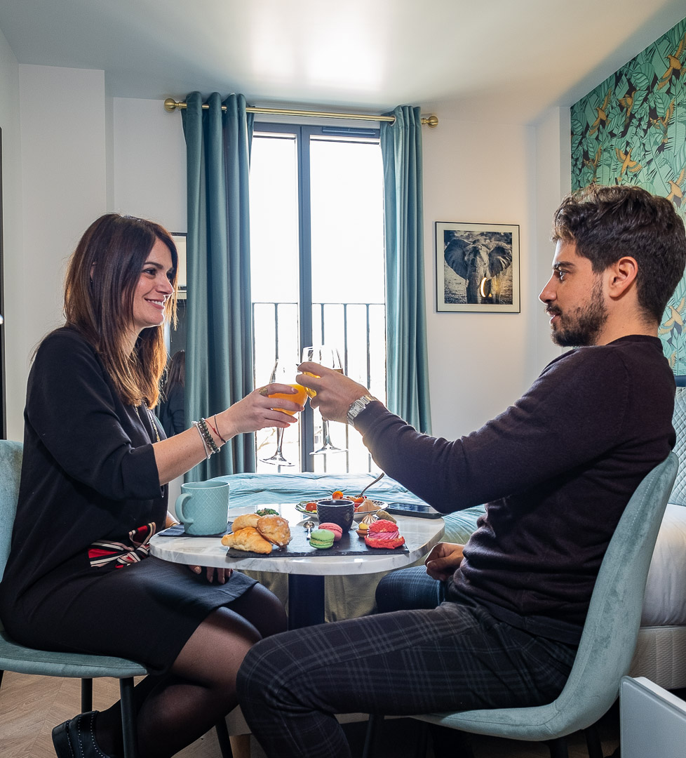 Photo de l'accueil et des espaces communs du Mijo's Appartements Hotel